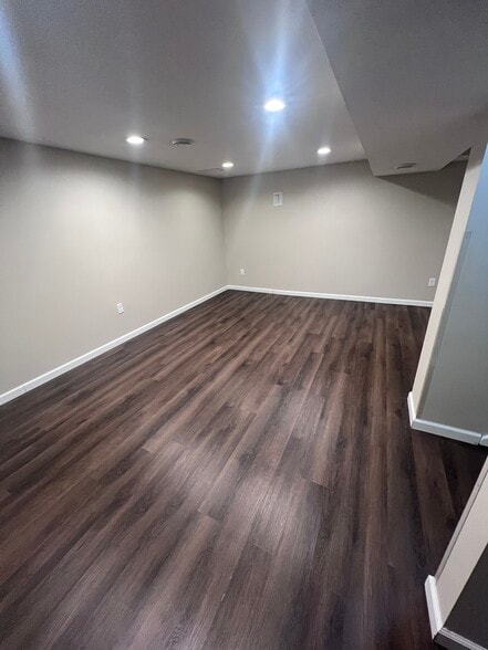 Building Photo - 607 38th Ave NE