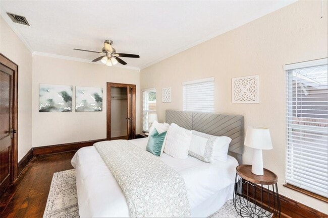 Building Photo - 2024 Oakdale Way