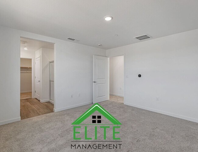 Building Photo - Modern two-story home