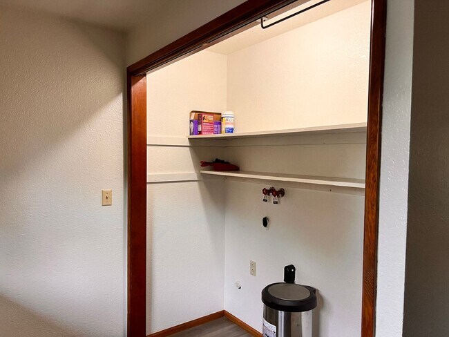 Building Photo - 2135