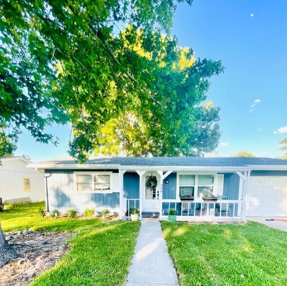 Lovely Shores home - 236 Lily Rd