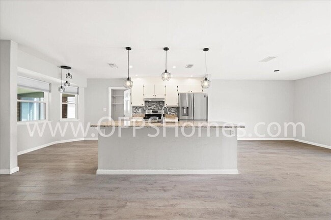 Building Photo - 1112 Coral Dr