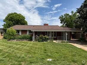 Building Photo - Spacious and Inviting 3 Bedroom 2.5 Bathro...