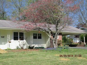 Building Photo - 908 Buchanan Dr