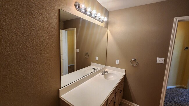 Building Photo - Located In the heart of Stone Oak
