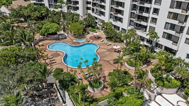 Building Photo - 520 Brickell Key Dr