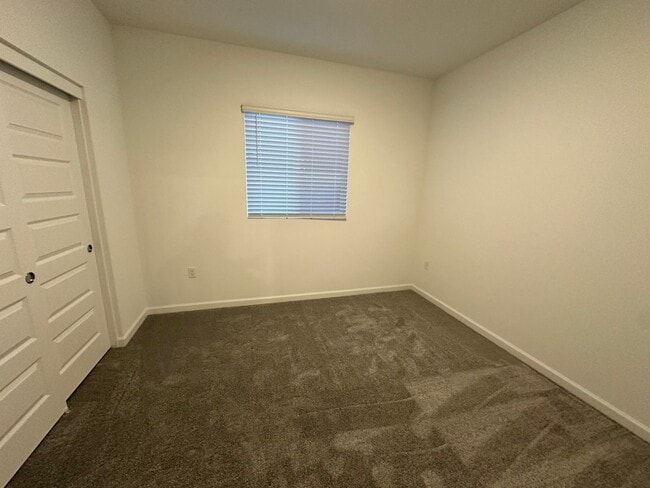 Building Photo - 1704 Bullock Dr