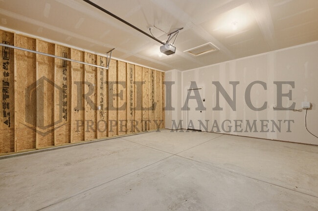 Building Photo - 737 Elmwood St