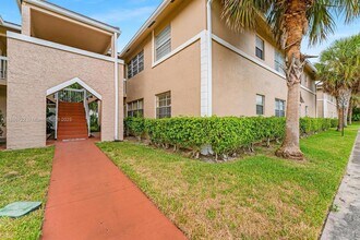 Building Photo - 1018 Twin Lakes Dr