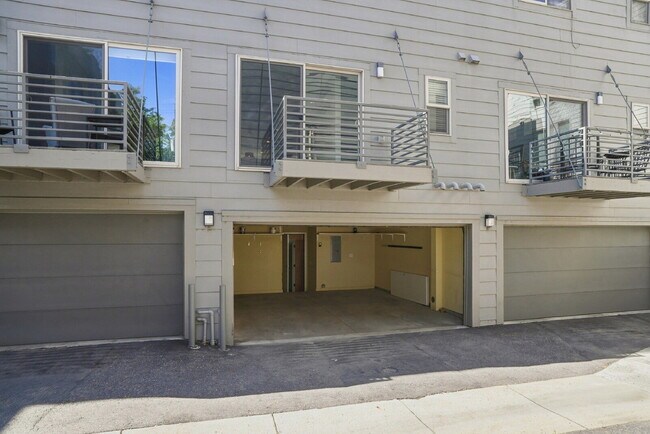 Building Photo - $4,015.95 with $300 Off The First Month's Rent, 3 Beds - 3.5 Baths, Single-Family Home in Denver ...