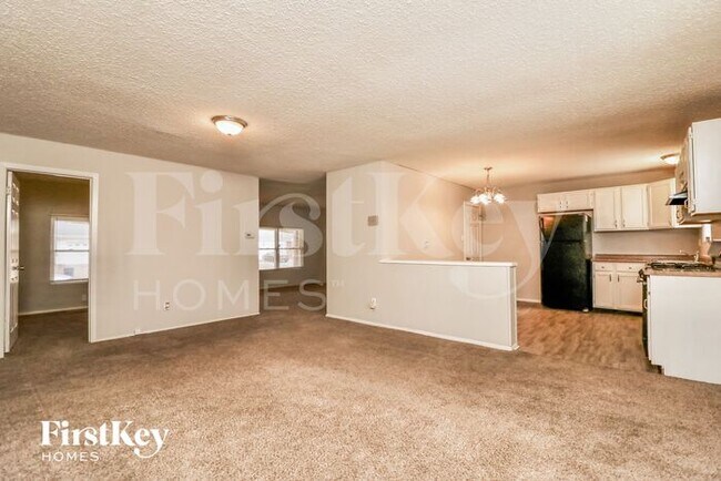 Building Photo - 6208 Silver Fox Dr