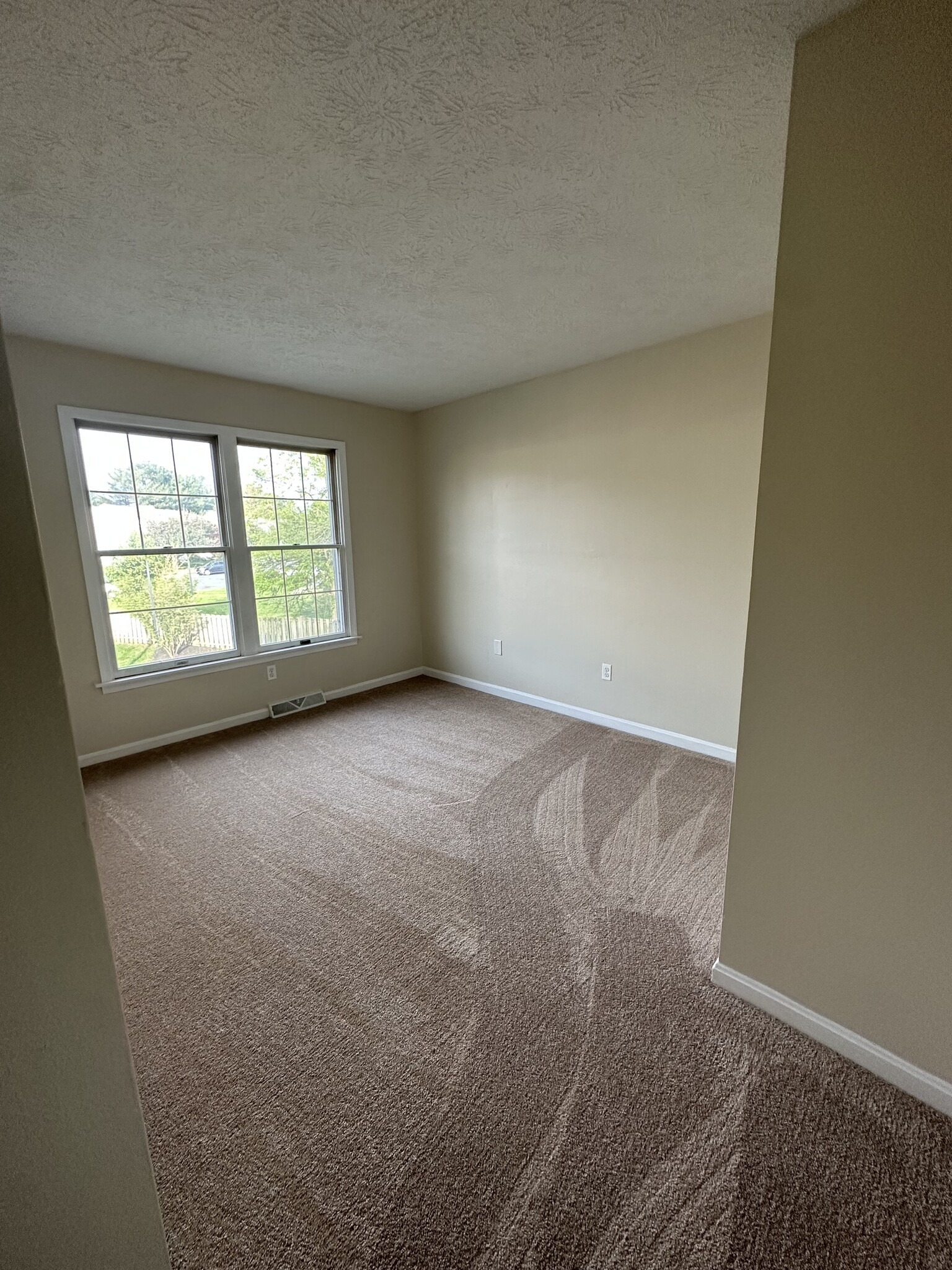 Bedroom 2 - 117 Oak Moore Ct