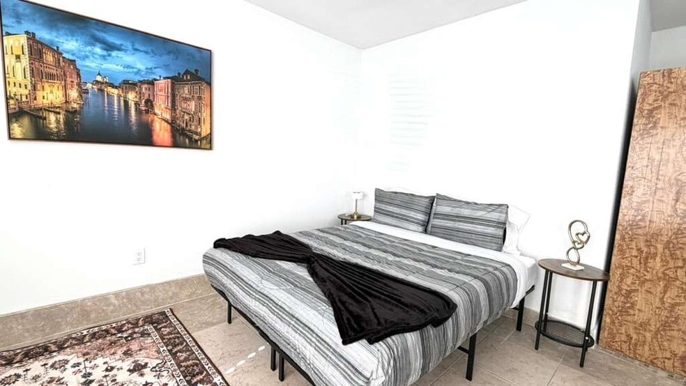 Building Photo - 3030 Plaza St