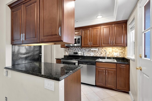 Building Photo - 3011 S Buchanan St