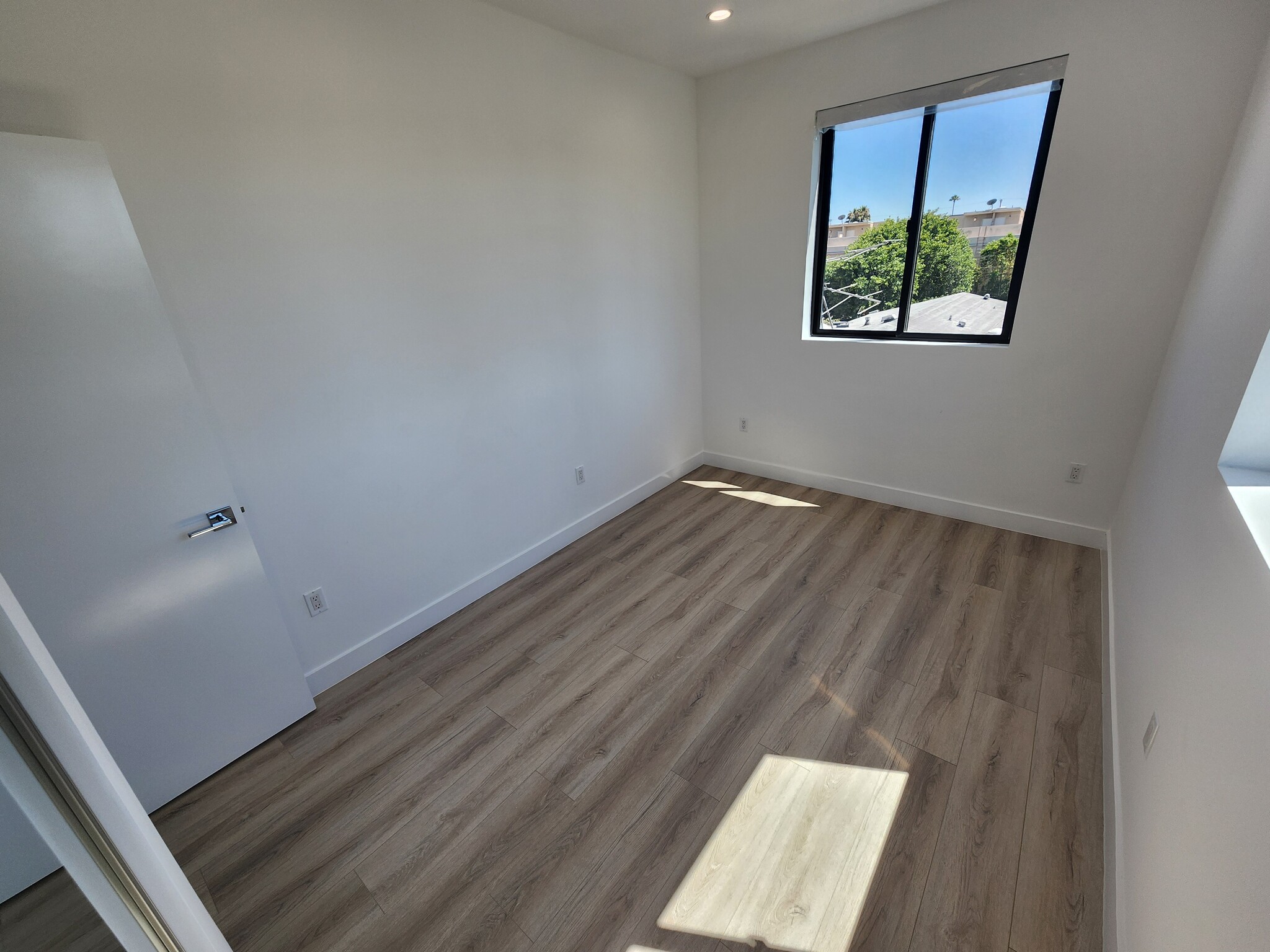Building Photo - 6061 Fulton Ave