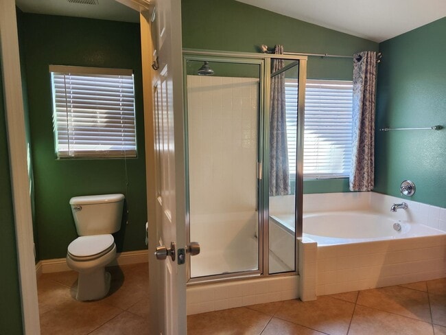 Building Photo - Rhodes Ranch 4 Bed Home | Guard-Gated Community | Trash & Sewer Included