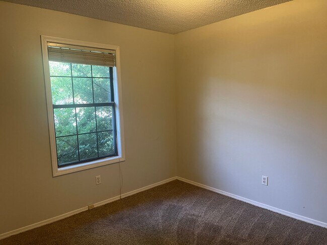 Building Photo - Beautiful 3 bedroom 2 bath in great location.