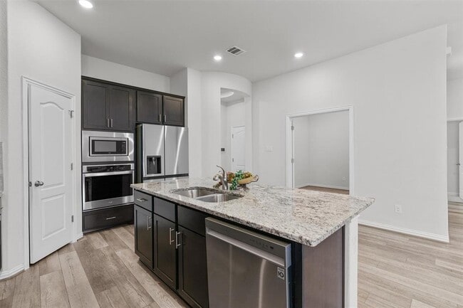 Building Photo - 562 Leadtree Loop