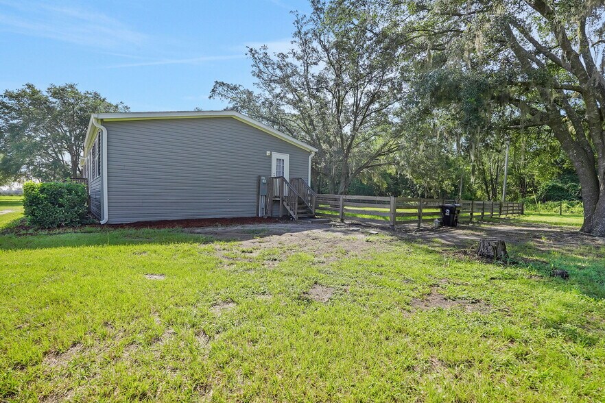 SIDE ENTRANCE & FENCED BACK YARD - 5854 County Road 315C
