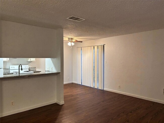 Building Photo - 1210 Southport Dr