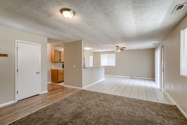 Building Photo - **$500 Move In Credit - SHORT TERM LEASE O...