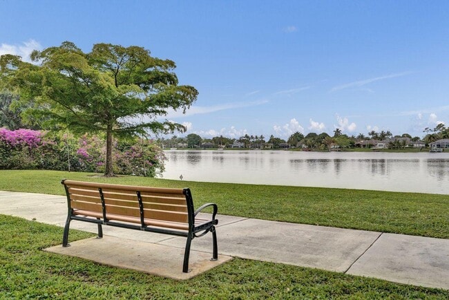 Building Photo - 1283 Barnstaple Cir