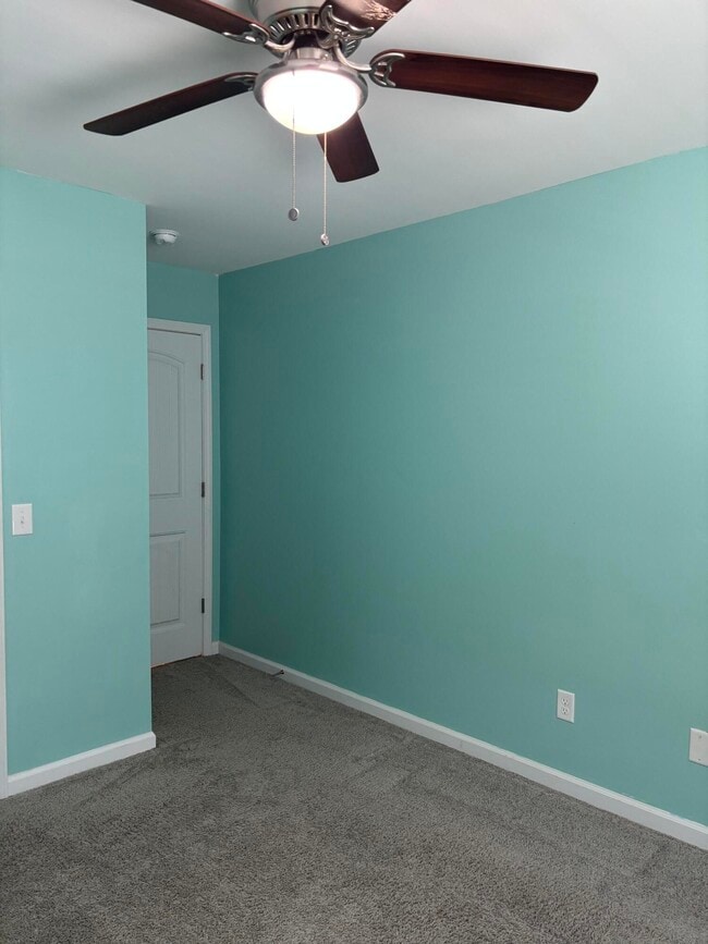 Building Photo - 335 Niblick Dr