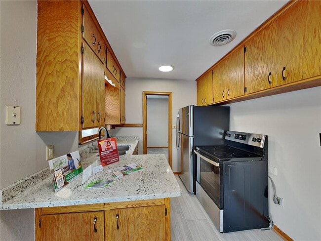 Building Photo - 2092 Bush Ave E