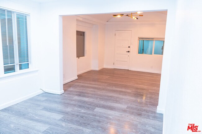 Building Photo - 346 Laveta Ter