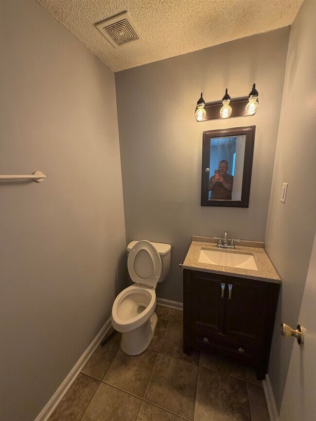 Building Photo - 7016 Pam Dr