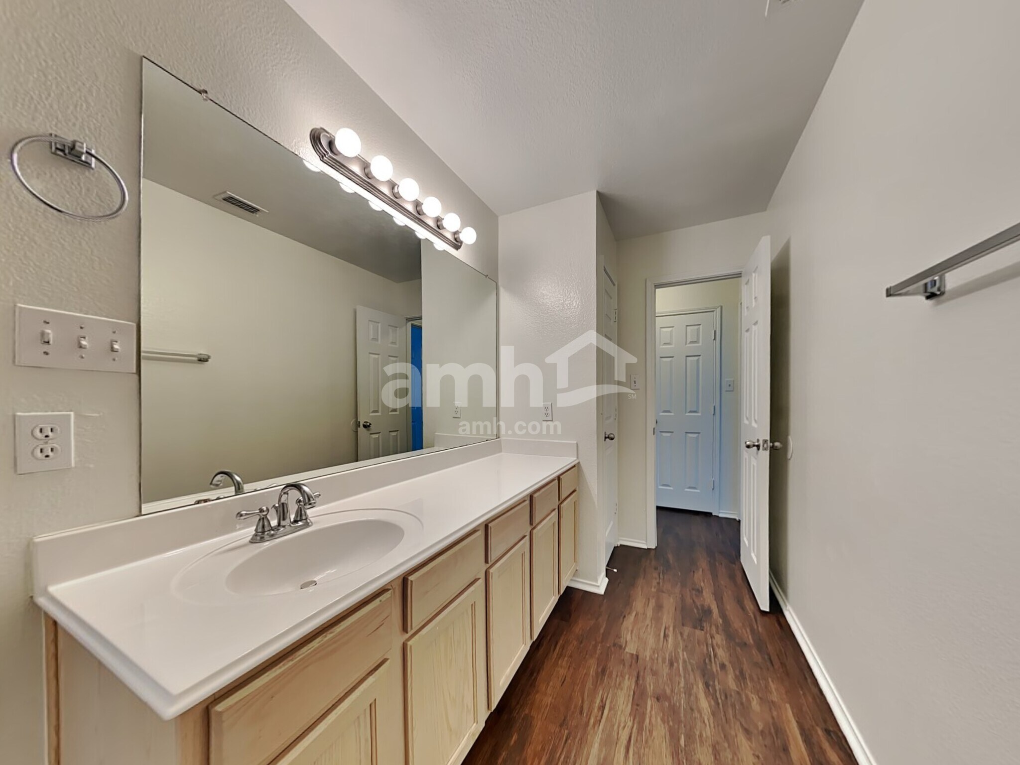 Building Photo - 1626 Wildflower Dr