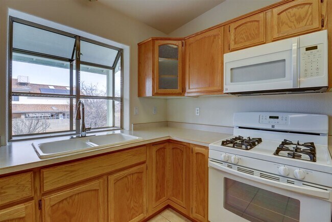 Building Photo - 9440 E Towago Dr