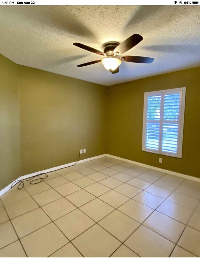 Building Photo - 5118 SE Driftwood Ave