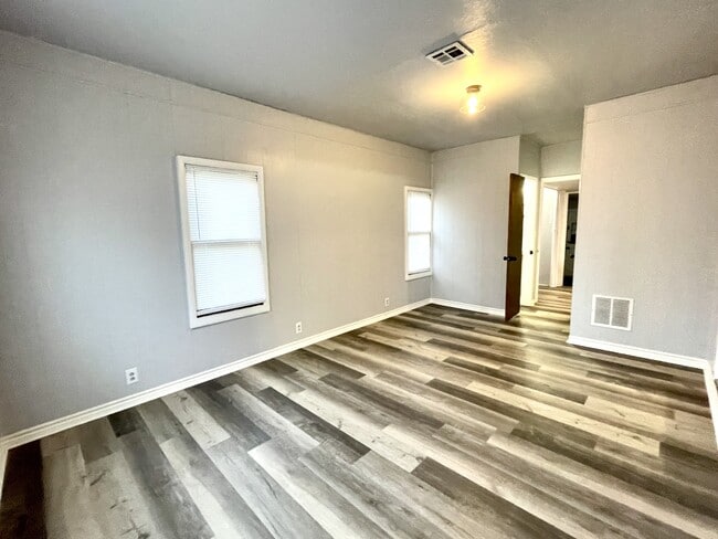 Building Photo - 61 15th Ave NW