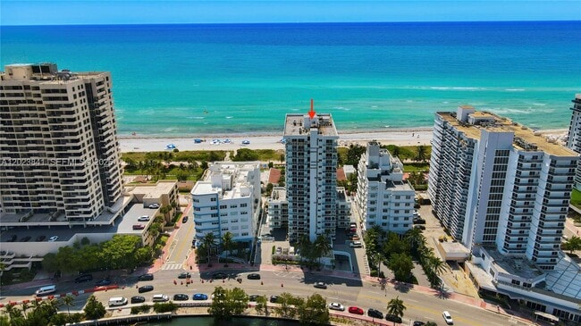 Building Photo - 2457 Collins Ave