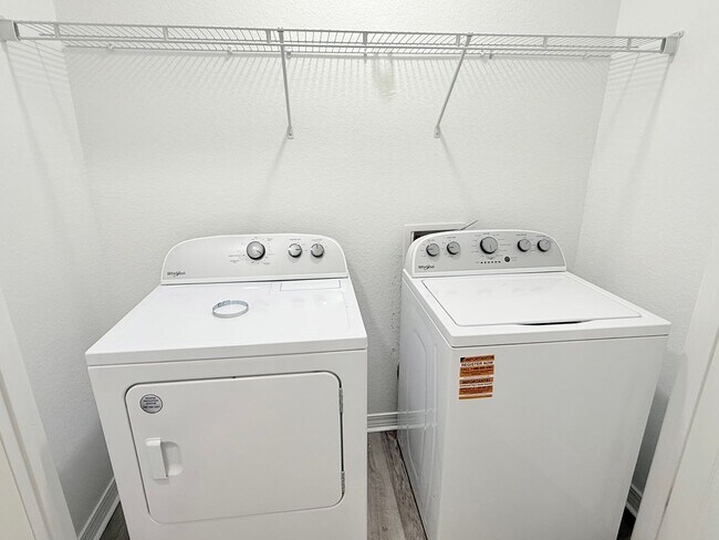 Building Photo - Spacious 4-Bedroom Home