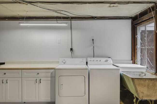 Building Photo - 467 40th Ave