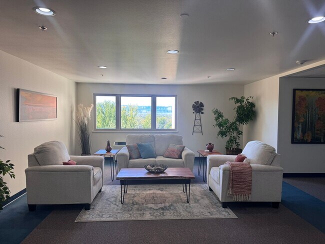 Building Photo - Horizon Towers 2Bed 2Bath Condo!!!