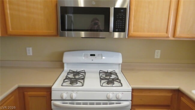 Building Photo - 2305 W Horizon Ridge Pkwy