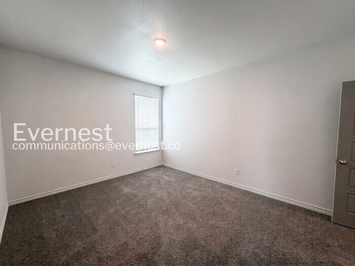 Building Photo - 8511 Glade Dr