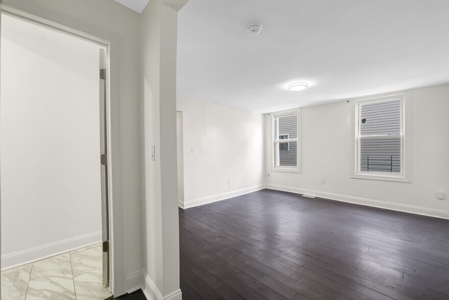 Primary Photo - 257 Avon Ave