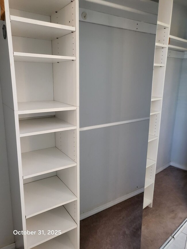 Building Photo - (2) Bed/(2) Bath w/ Must-See Updates Avail...