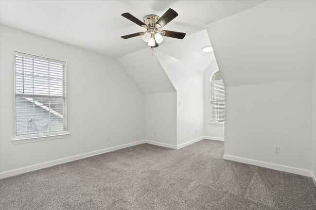 Building Photo - MOVE IN READY BEAUTY IN PINEHURST