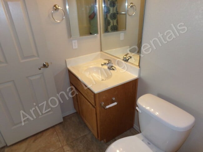 Building Photo - IMMACULATE 3 BEDROOM HOME