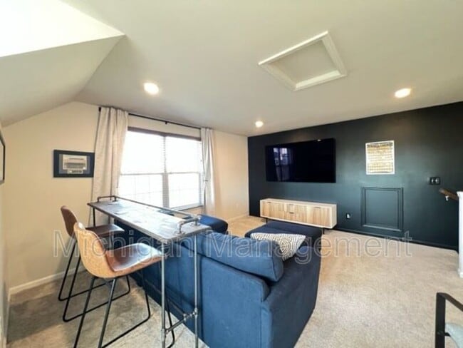 Building Photo - 263 N Sydney Ct