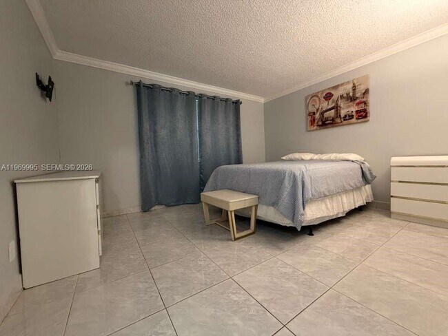 Building Photo - 301 SE 3rd St