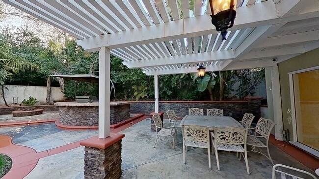 Building Photo - Large 4 Bedroom House with Pebble Bottom Pool - Backyard Oasis!