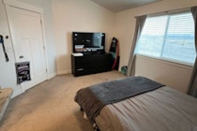 Building Photo - 192 W Silver Springs Dr