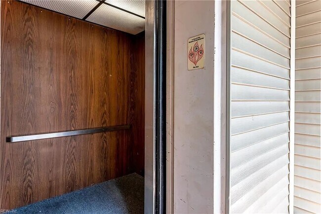 Building Photo - Hampton Blvd