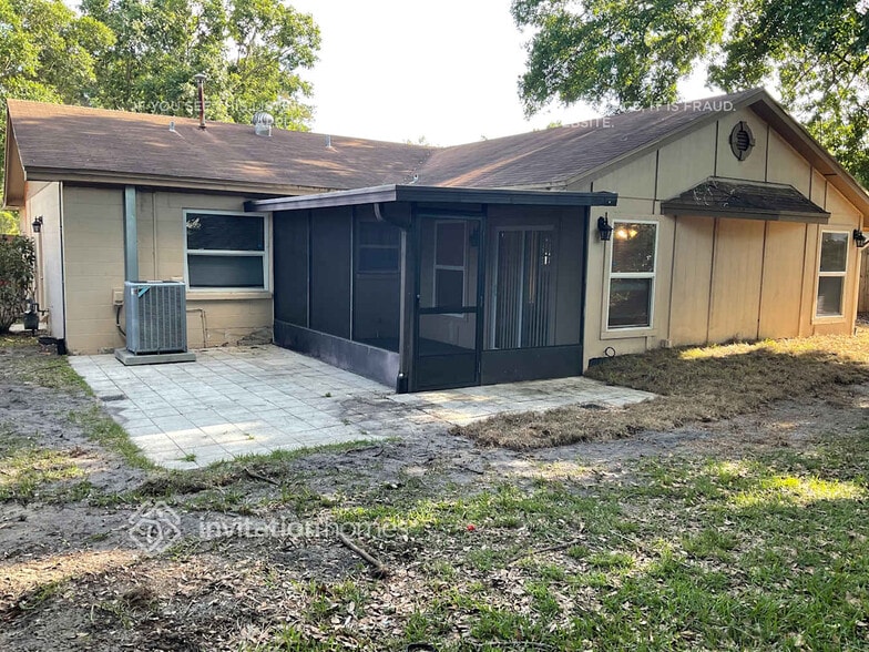 Building Photo - 626 Huntington St